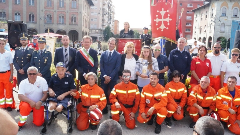Il gruppo dei premiati in piazza Vittorio