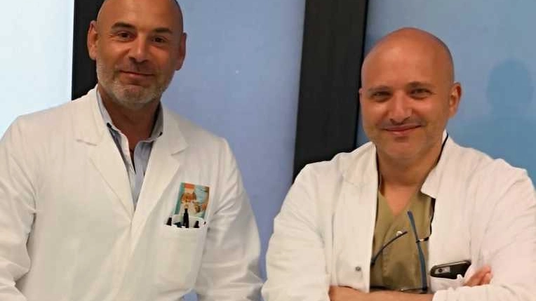 Da sinistra: l’urologo, dottor Pazzagli, e il radiologo interventista, dottor Auci