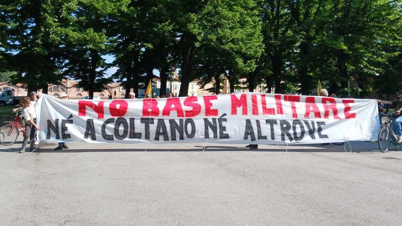 Il ’Movimento No Base’ non si arrende Contro la guerra e la base militare a Coltano Il ’Movimento No Base’ non si arrende Contro la guerra e la base militare a Coltano