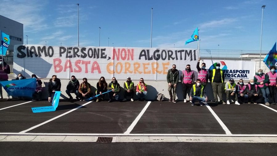 Lo sciopero dei lavoratori Amazon a Pisa (Foto Cappello/Valtriani)