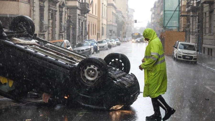 L'incidente stradale in via Lorenzo il Magnifico angolo via Landino (NewpressPhoto)