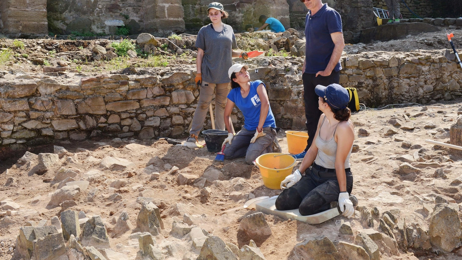 Gli archeologi delle Università di Siena e di Oxford al lavoro per ricostruire la vita quotidiana dell’antica città, trovati molti reperti.