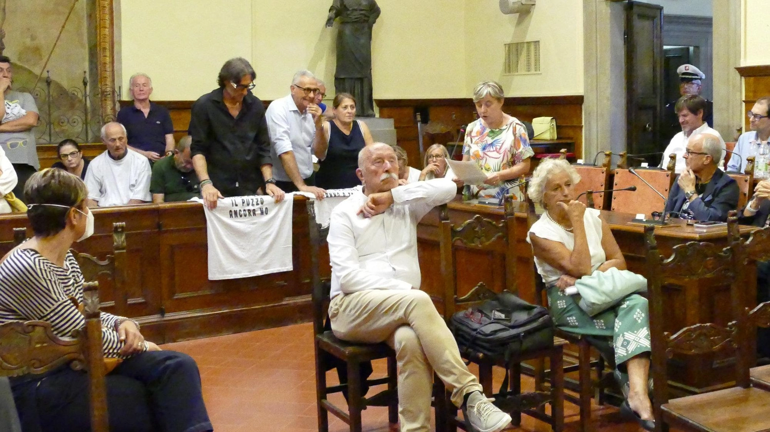 Il comitato "Stop puzzo" di Arezzo è stato ricevuto dal prefetto Maddalena De Luca dopo l'incontro con il sindaco Ghinelli e la Giunta. Il comitato ha raccontato le difficoltà con cui sta vivendo da due anni e ha trovato una persona disponibile e appassionata alla problematica.