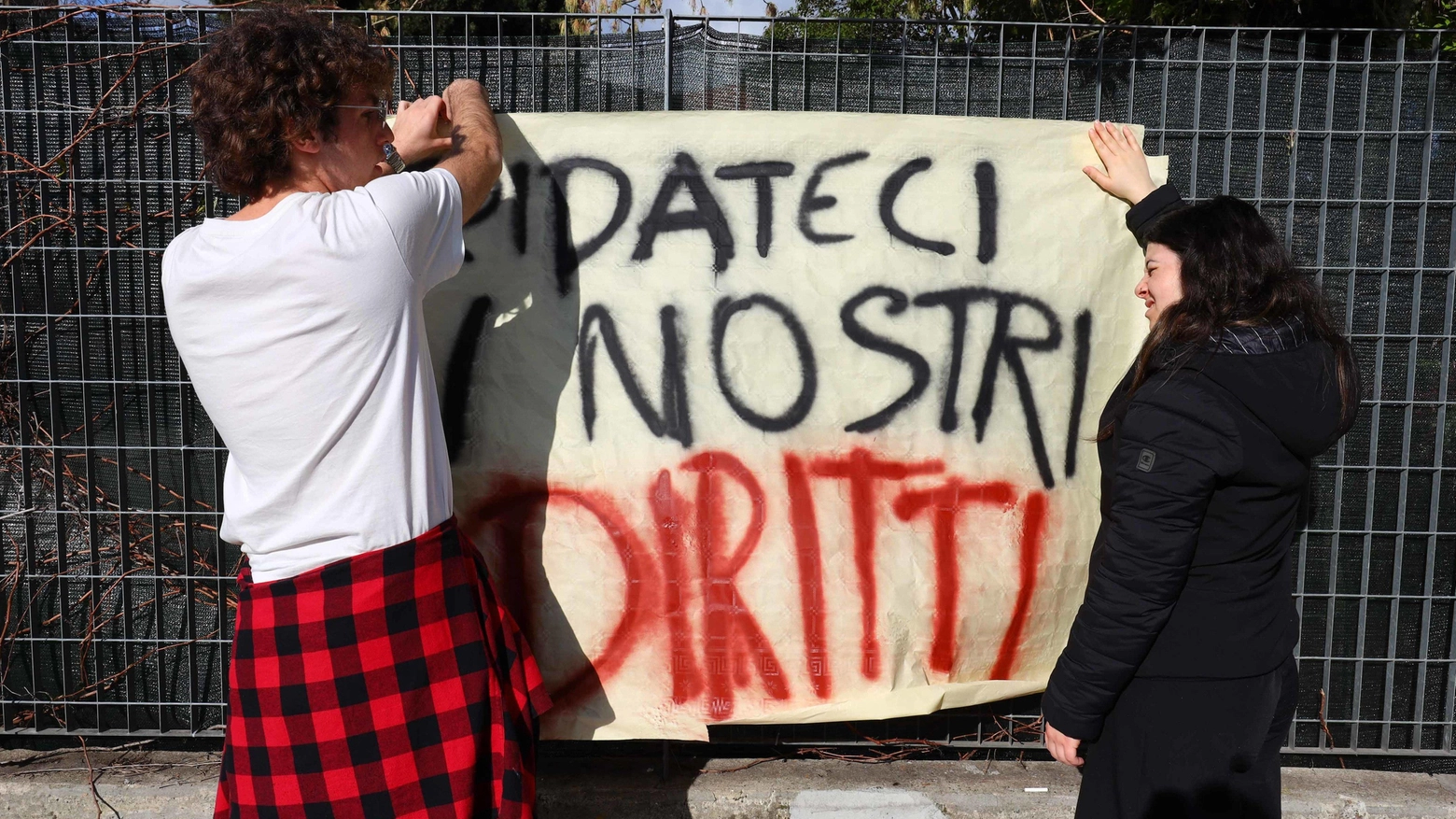 Assemblee nei circoli L’Arci corre in aiuto "Violazioni intollerabili Ospitiamo noi i ragazzi" Assemblee nei circoli L’Arci corre in aiuto "Violazioni intollerabili Ospitiamo noi i ragazzi"