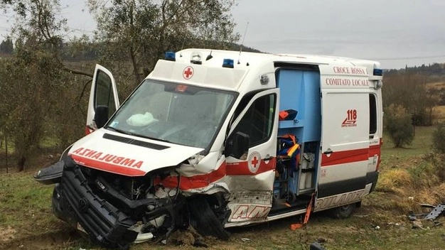 Un'ambulanza che ha subìto incidente
