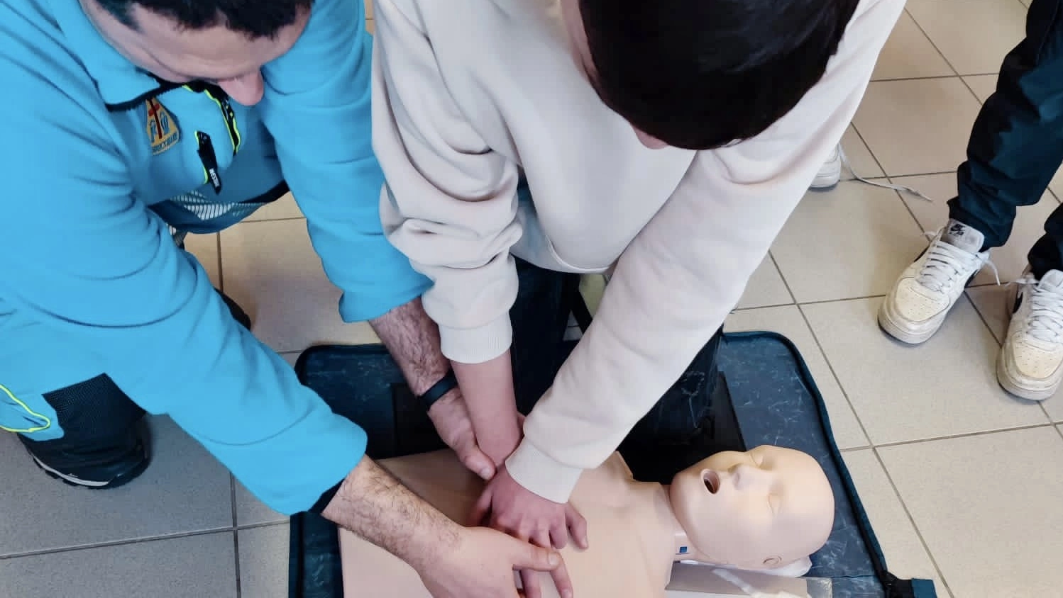 Un momento della lezione di a Scuola di SOccorso Un momento della lezione di a Scuola di SOccorso