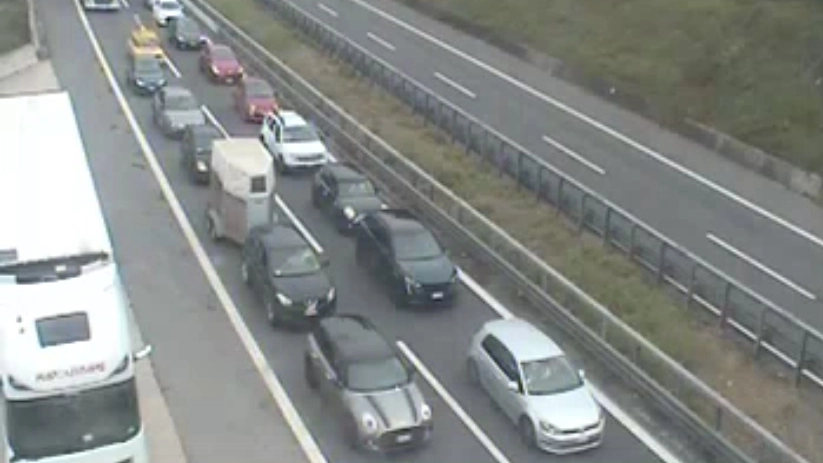 La coda sulla A1 per l'incidente La coda sulla A1 per l'incidente