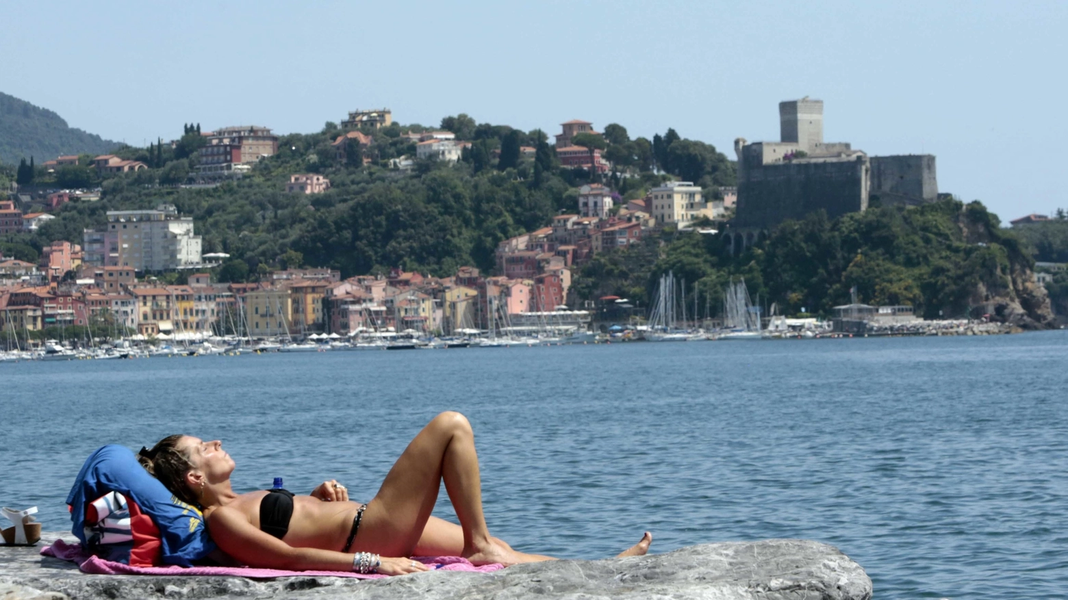 Divieto di balneazione davanti al Colombo Ordinanza del sindaco per l’inquinamento Divieto di balneazione davanti al Colombo Ordinanza del sindaco per l’inquinamento