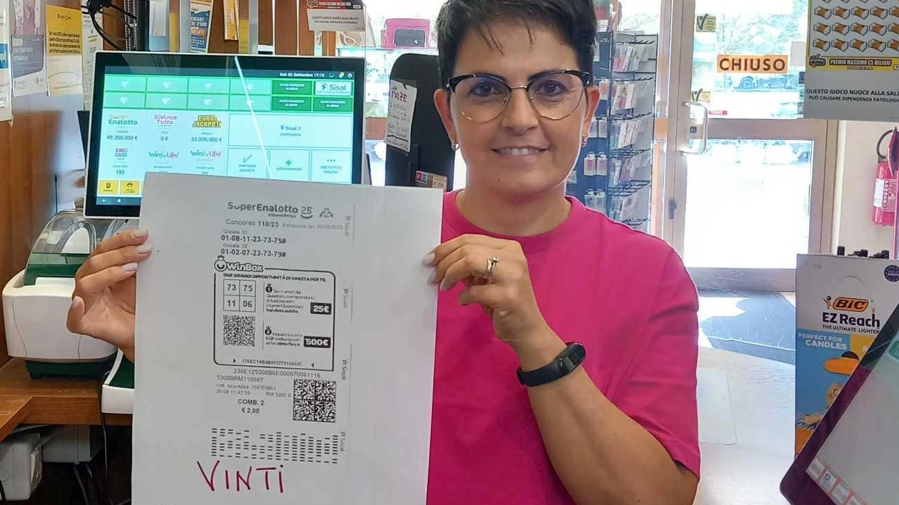 Vince 15mila euro al Superenalotto Ma se ne accorge dopo giorni Vince 15mila euro al Superenalotto Ma se ne accorge dopo giorni