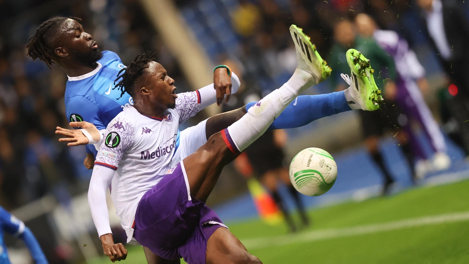 Kouame e Arokodare in Genk-Fiorentina (Foto Ansa)