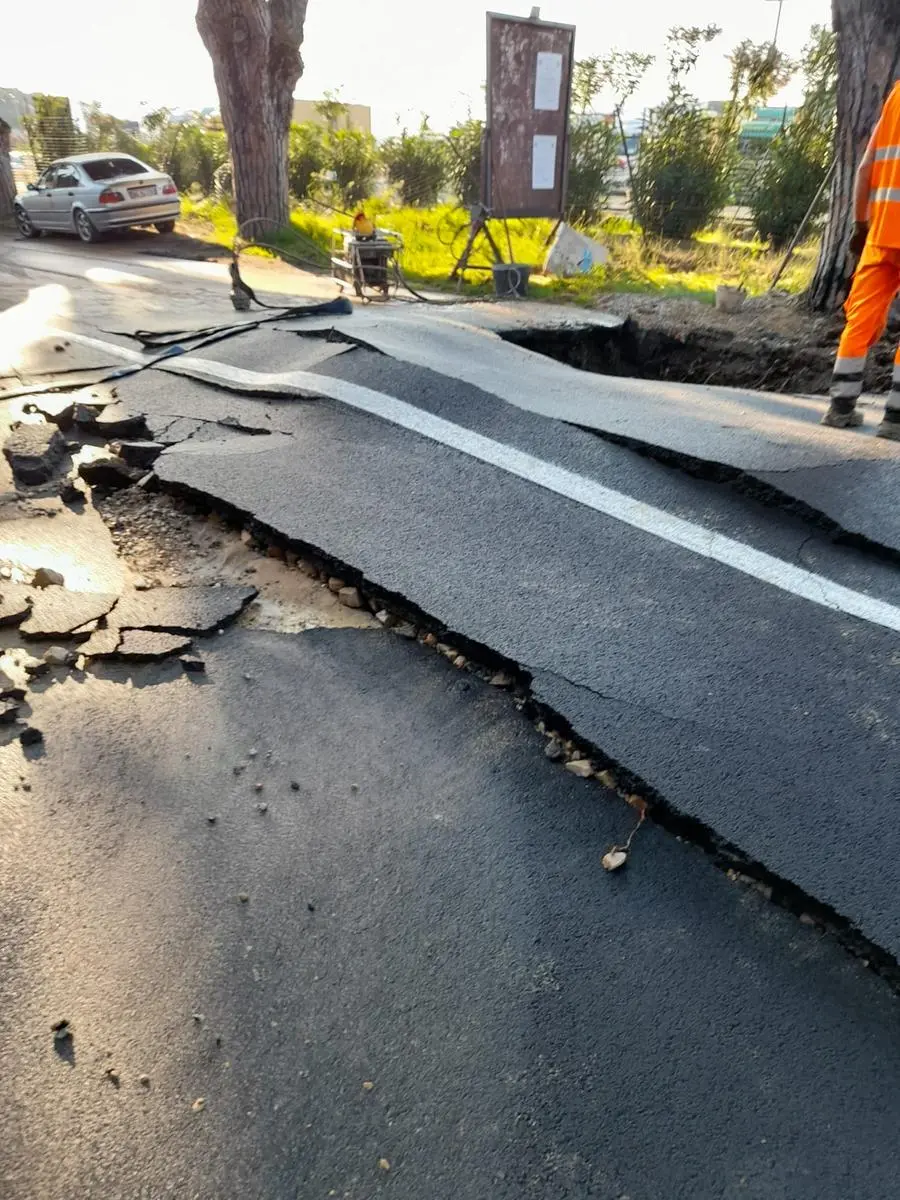 La Spezia, nella notte cede la strada vicino al cimitero dei Boschetti