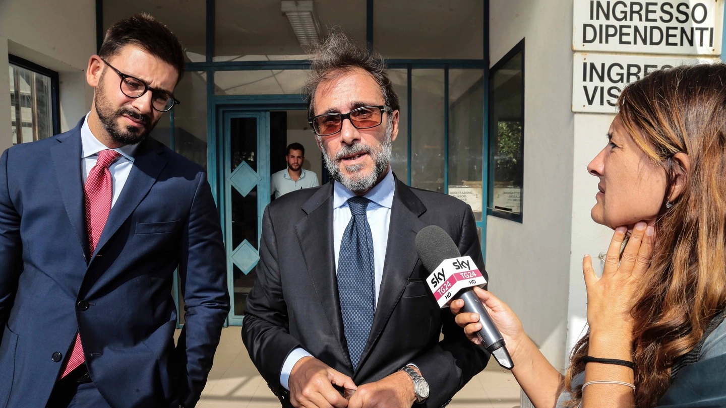 L'avvocato Trombini, difensore di Cagnoni, all'uscita del carcere di Solliccciano