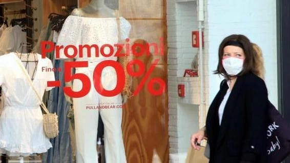 Saldi dal 30: ma di fatto nei negozi di abbigliamento ci sono già sconti fino al 50%