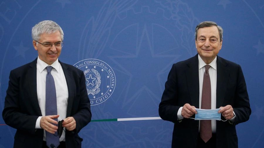 Il presidente del Consiglio, Mario Draghi e il ministro dell'economia, Daniele Franco 