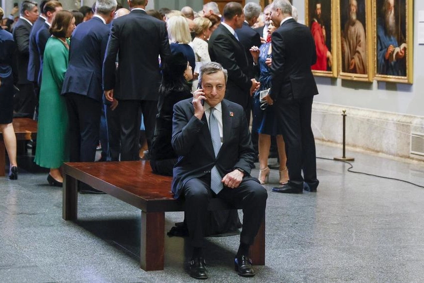 Mario Draghi, nato nel 1947, al suo arrivo mercoledì al Museo del Prado di Madrid