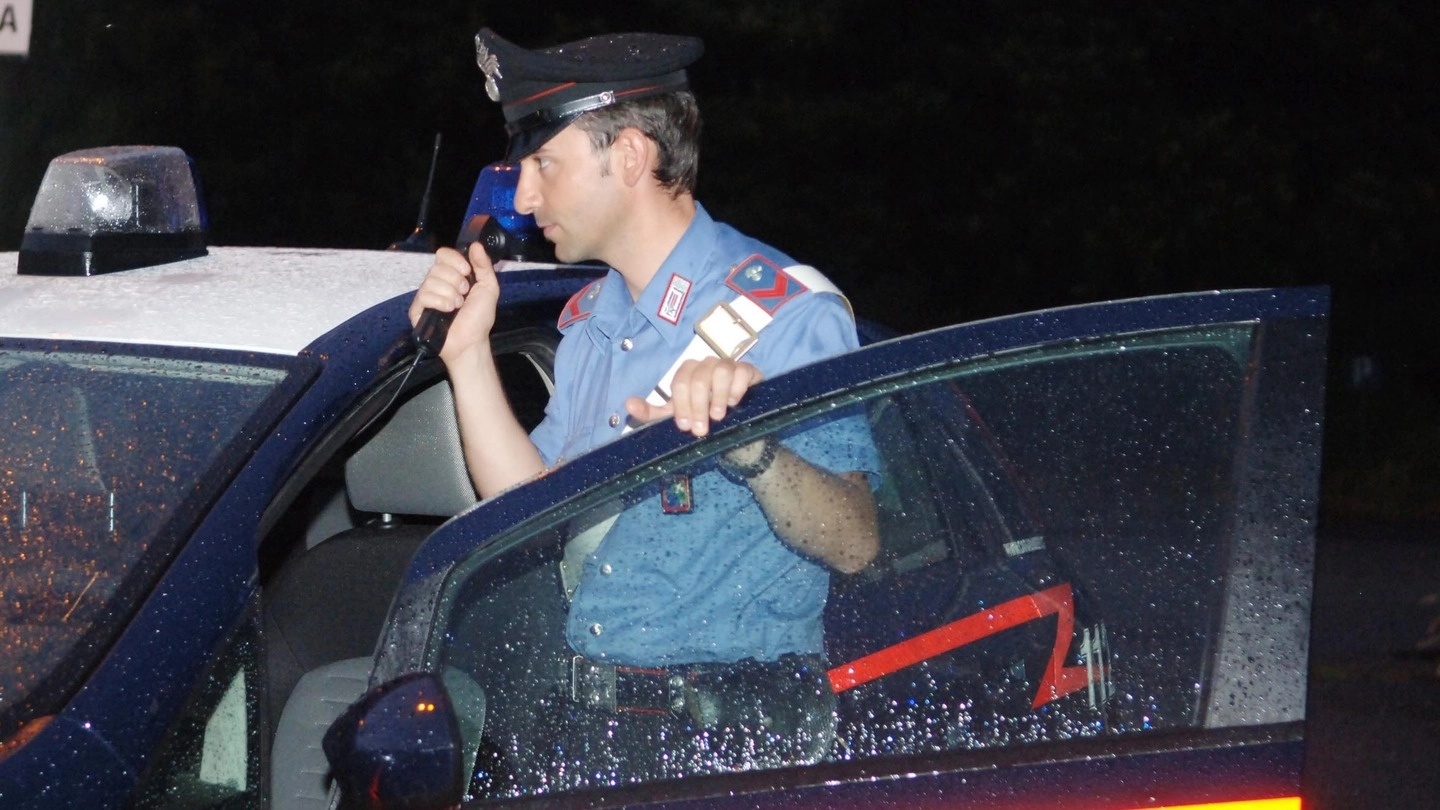 Un carabiniere durante un servizio di controllo del territorio 