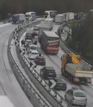 Grandinata in autostrada: 13 km di coda