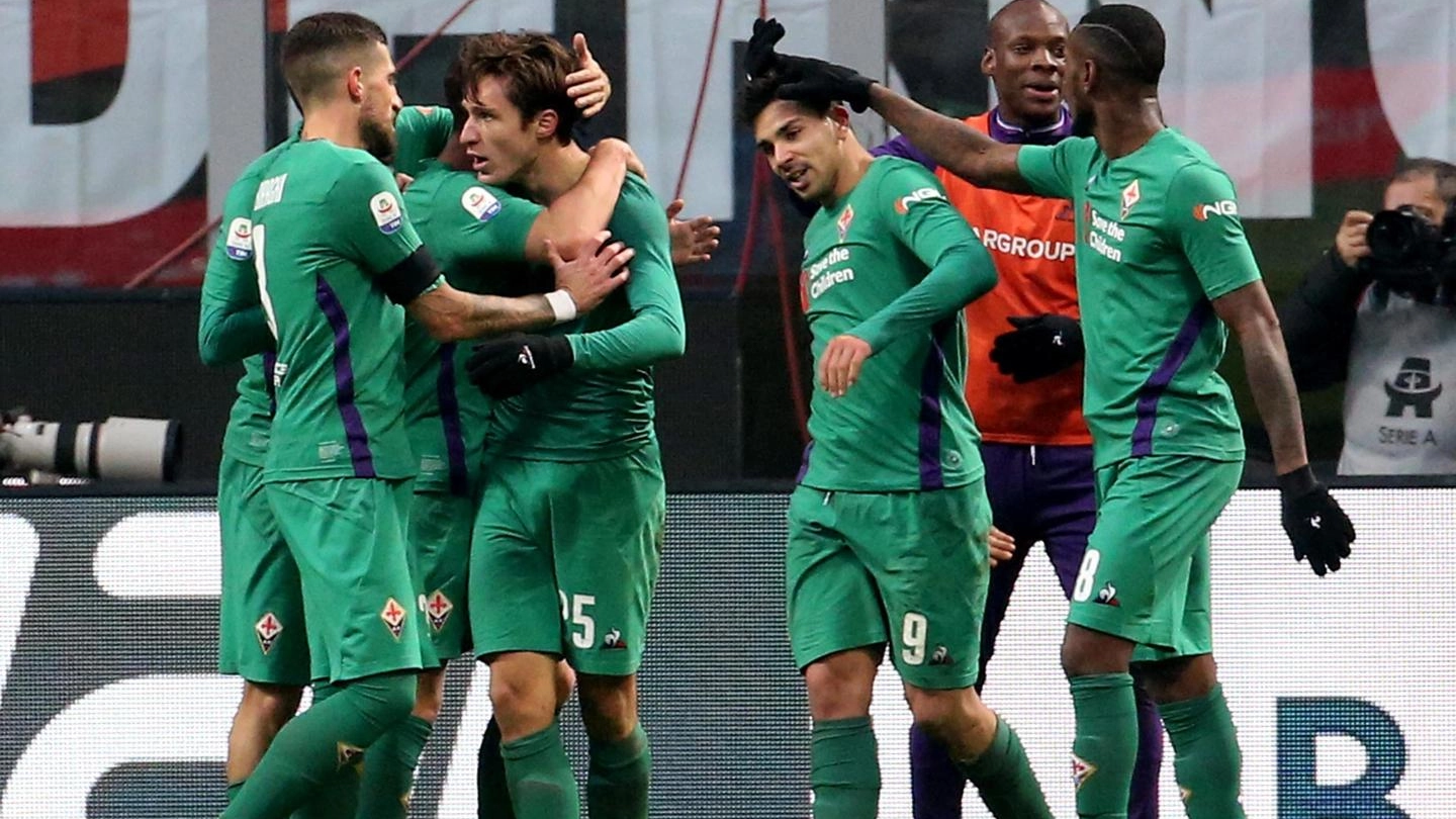 Milan-Fiorentina, l'esultanza viola dopo il gol di Chiesa (Ansa)