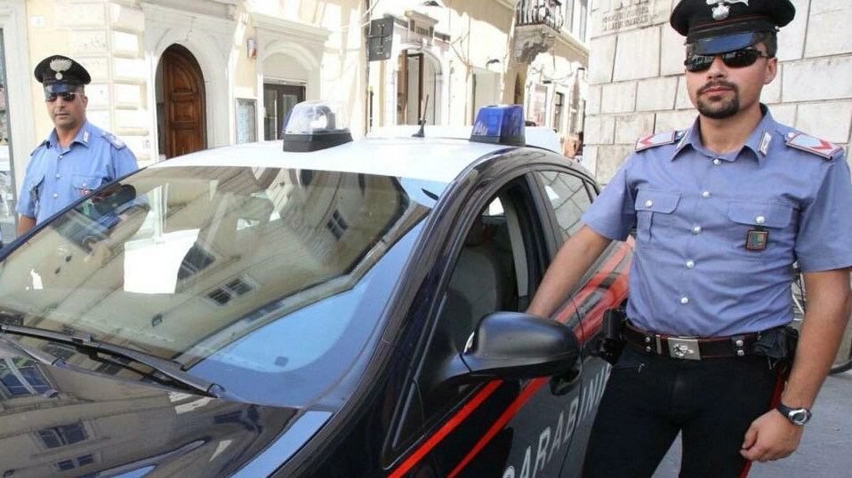 Intervento dei carabinieri e dei vigili urbani