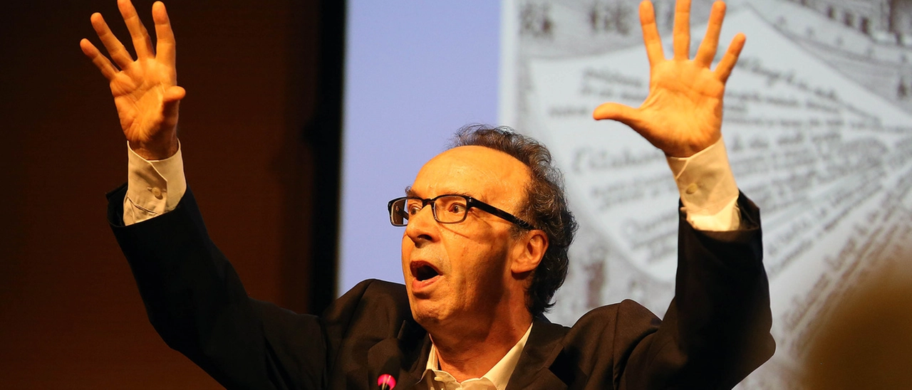Siena, Benigni declama l'VIII canto. "Il Pd lo fondò Dante e non vinse mai" / VIDEO