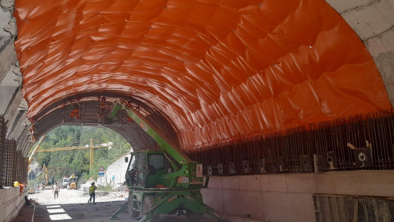 Viadotto Contessa, lavori ’in orario’ Varate tre delle sei campate Adesso ci sono già 18 travi su 36 Viadotto Contessa, lavori ’in orario’ Varate tre delle sei campate Adesso ci sono già 18 travi su 36