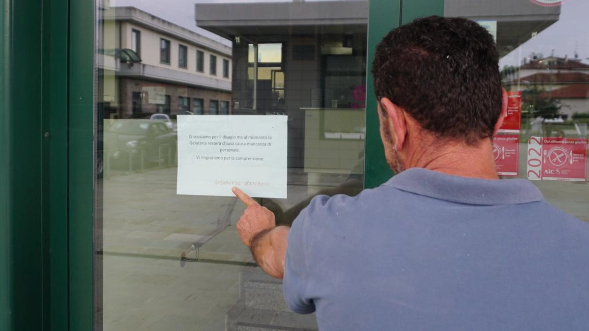 "Poco personale, chiudo la gelateria" Aspetta dipendenti da due mesi Ora rinuncia alla stagione migliore "Poco personale, chiudo la gelateria" Aspetta dipendenti da due mesi Ora rinuncia alla stagione migliore