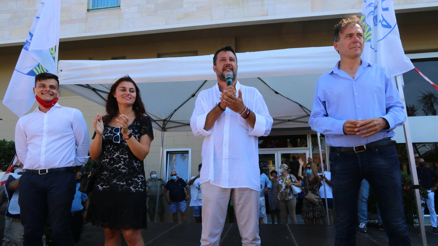 Matteo Salvini al bagno Mary, dove ha incontrato gli elettori della Lega assieme a Susanna Ceccardi, candidata de Centrodestra alla presidenza della Toscana