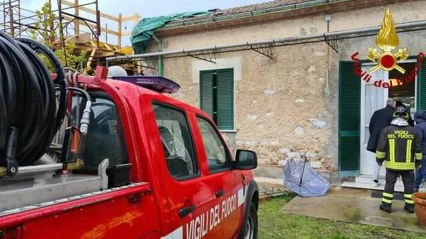 Grande paura a Querceta Crolla la parete di un’abitazione durante i lavori del vicino di casa Grande paura a Querceta Crolla la parete di un’abitazione durante i lavori del vicino di casa