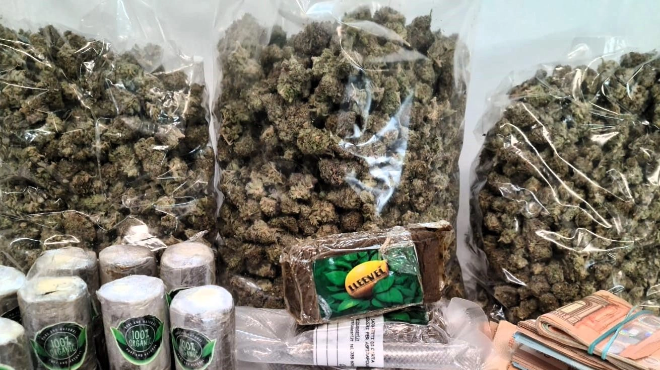 TERNI Spacciava droga da casa sua, nella zona residenziale delle Cinque Strade. E sono st...