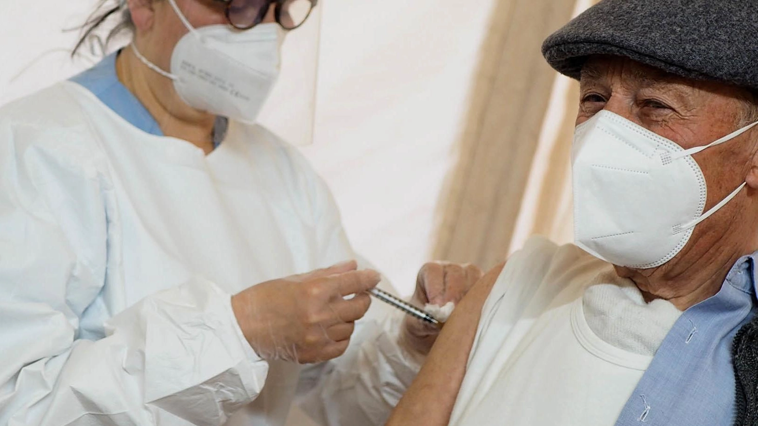 Impennata Covid: 40 casi al giorno. Medici: "Avanti il doppio vaccino" Impennata Covid: 40 casi al giorno. Medici: "Avanti il doppio vaccino"