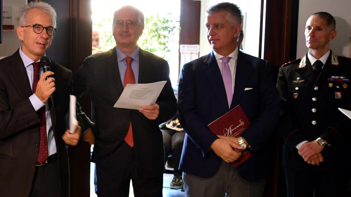 l’onorevole Cosimo Ferri, il procuratore capo Aldo Giubilaro, il senatore Massimo Mallegni e il tenente colonnello Tiziano Marchi dei Carabinieri (foto Paola Nizza)