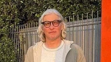 Oleg Tinkov davanti alla sua abitazione di Forte dei Marmi