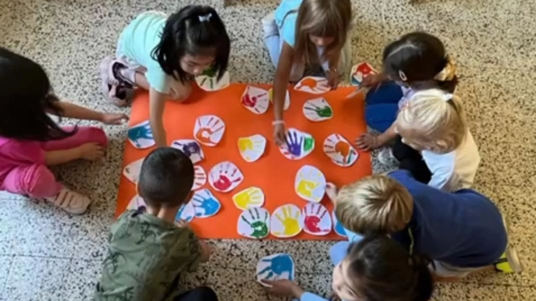 I bimbi della scuola di Vignole nella "marcia virtuale" per la pace I bimbi della scuola di Vignole nella "marcia virtuale" per la pace