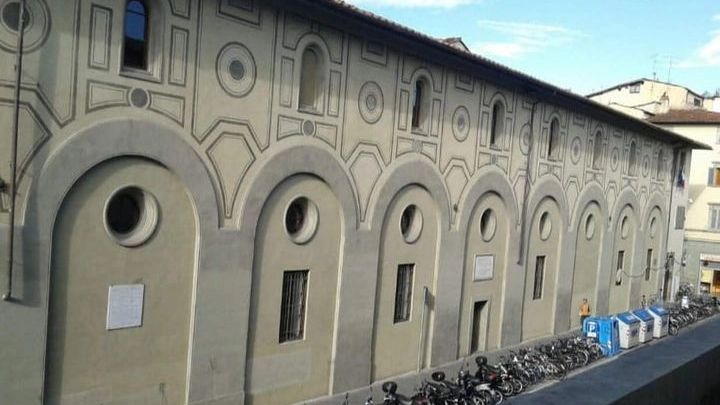 L'ingresso del liceo Michelangiolo, in via della Colonna