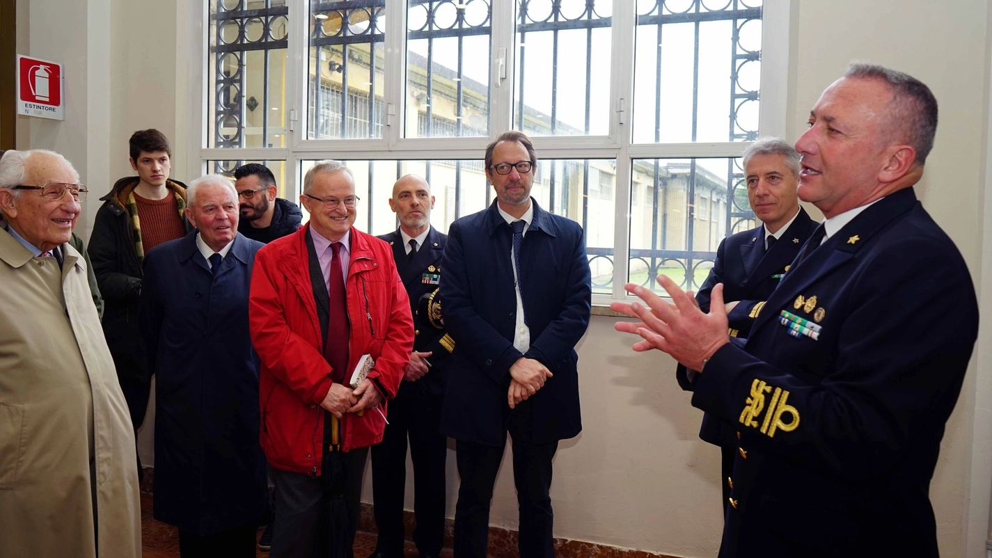Il comandante di Marina Nord, l’ammiraglio Giorgio Lazio, ha presieduto la cerimonia di inaugurazione della Sala Marconi