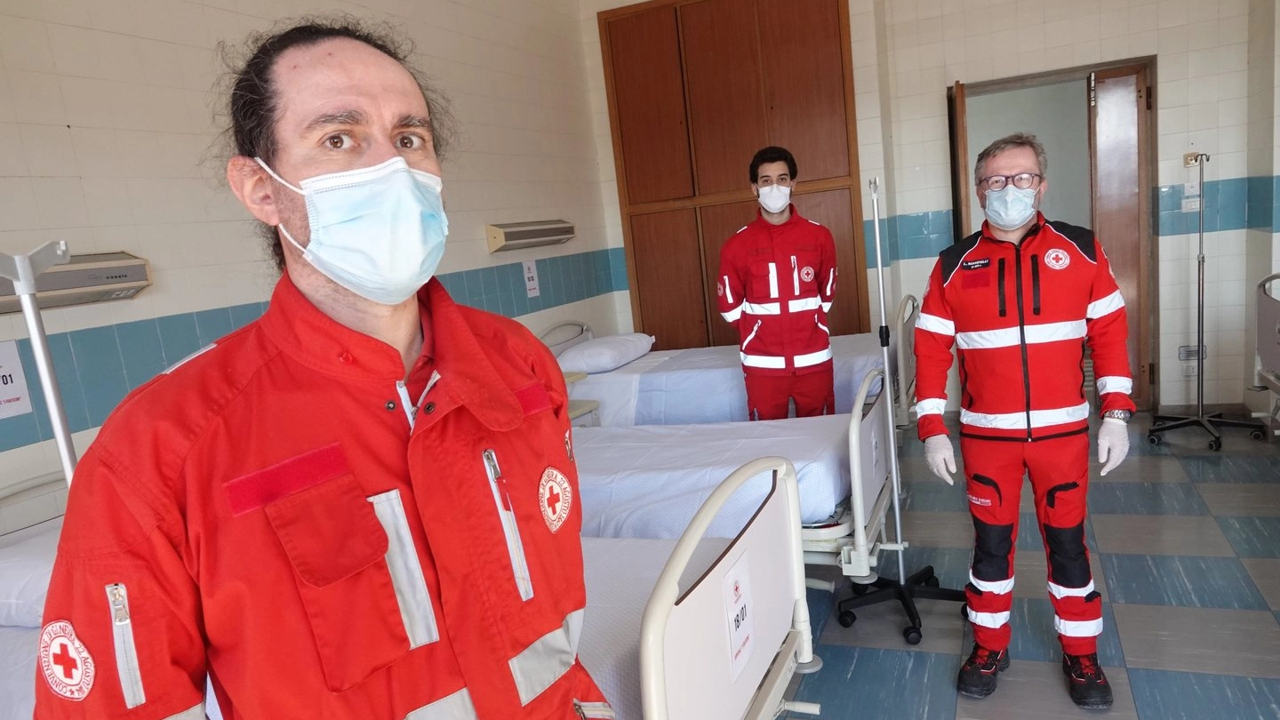 Militi Croce Rossa all'ospedale dei Fraticini, riaperto a Firenze (foto Moggi/Press Photo)