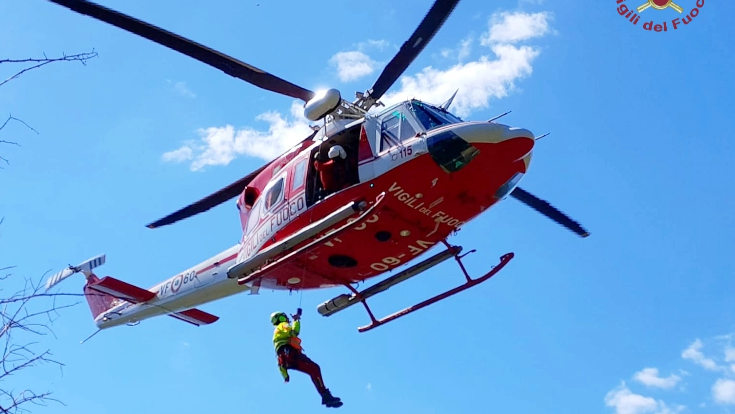 L'elisoccorso in azione alle 5 Terre L'elisoccorso in azione alle 5 Terre