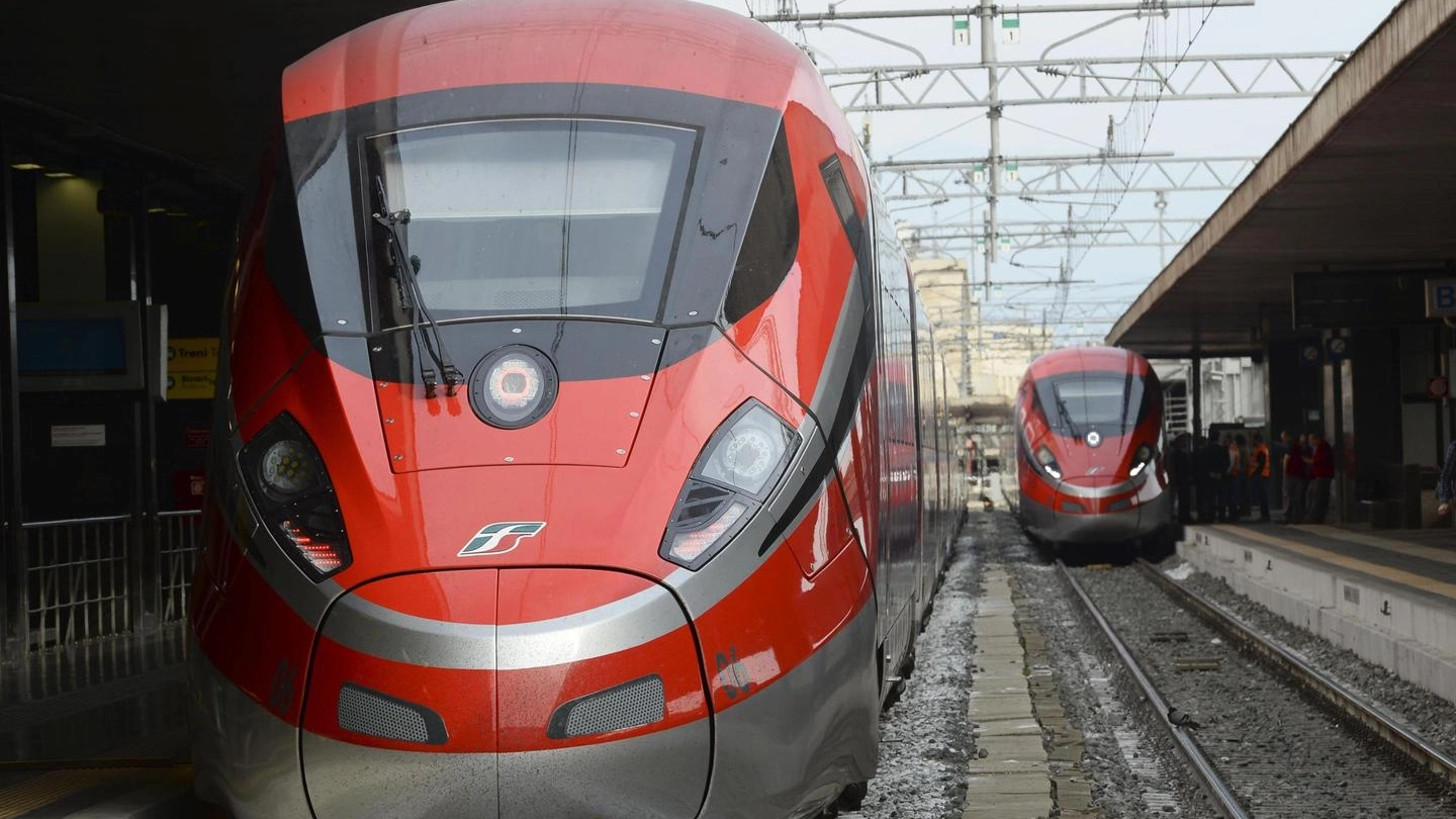 Disagi per chi viaggia in treno a causa dei lavori sulla linea Av Disagi per chi viaggia in treno a causa dei lavori sulla linea Av