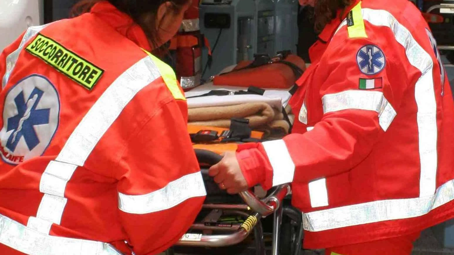 Calcio in testa durante la partita. Finisce in ospedale a 18 anni Calcio in testa durante la partita. Finisce in ospedale a 18 anni