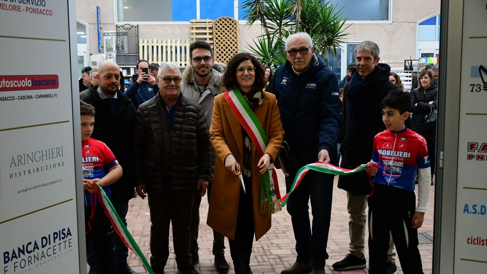 La cerimonia quando fu inaugurata la scuola La cerimonia quando fu inaugurata la scuola