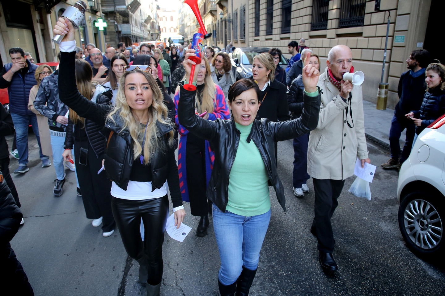 PRESSPHOTO Firenze  protesta e corteo dell'Associazione Borgognissanti per chiedere più sicurezza nelle strade. Foto Marco Mori/New Press Photo