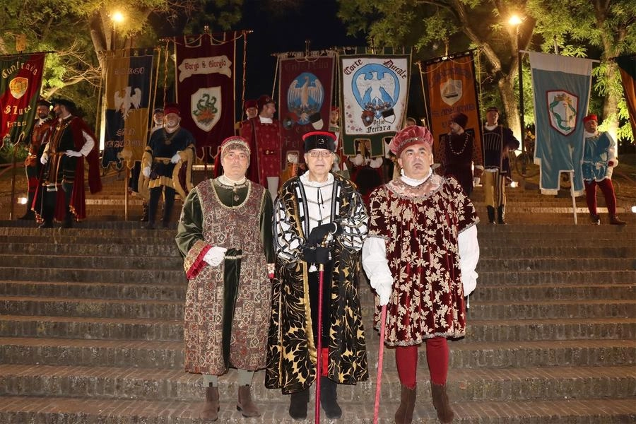 Vittorio Sgarbi al corteo storico del Palio di Ferrara