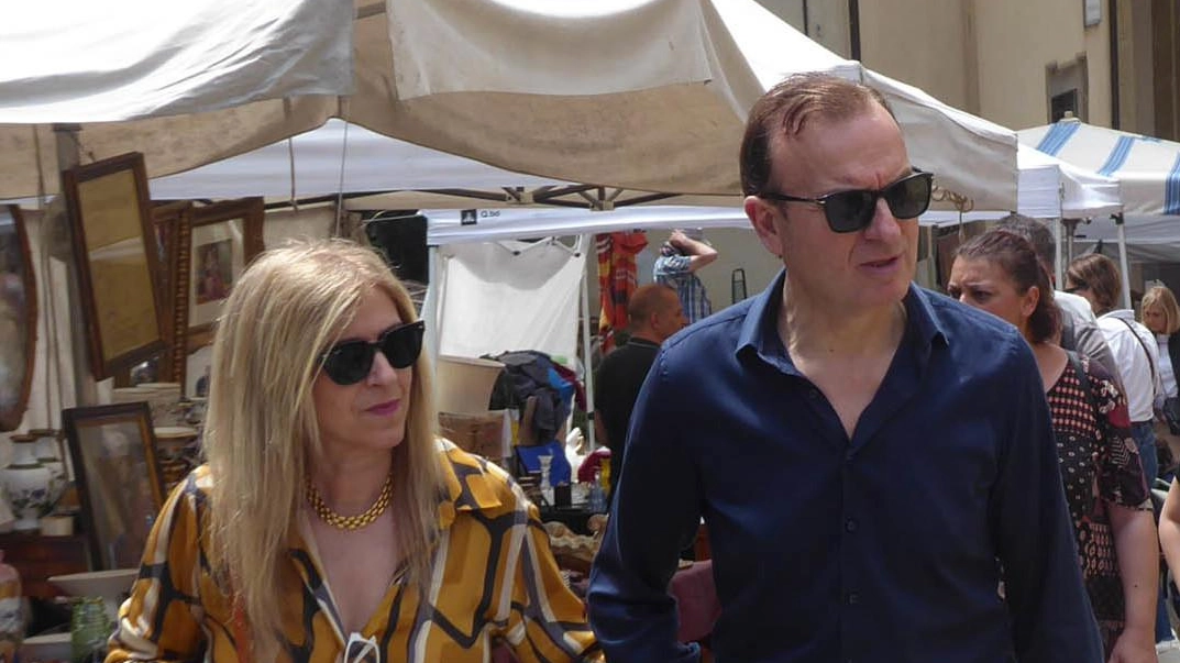 Fiera: folla e vip tra la pazza pioggia Un altro furto tra i banchi, è rabbia Fiera: folla e vip tra la pazza pioggia Un altro furto tra i banchi, è rabbia