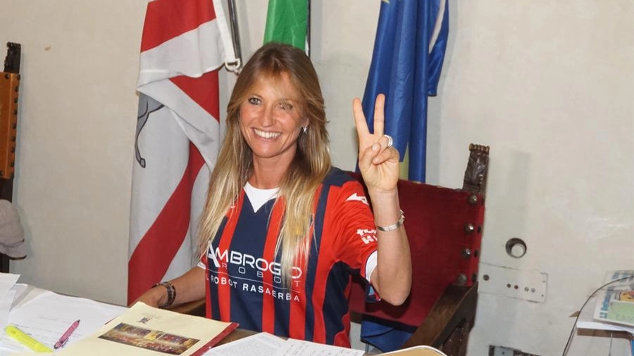 Silvia Chiassai festeggia come cinque anni: con la maglia del Montevarchi addosso