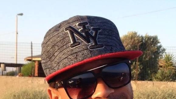 Autopsia dopo l’omicidio. La ferita al collo di Joel provocata dal narghilè Autopsia dopo l’omicidio. La ferita al collo di Joel provocata dal narghilè