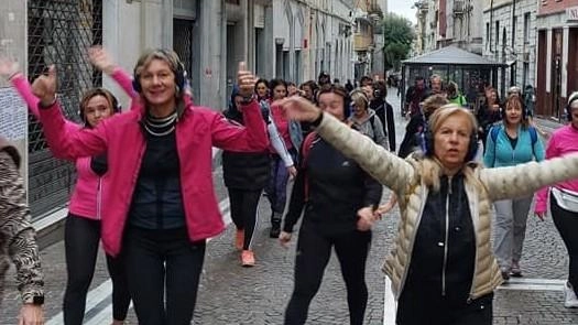 Il piacere di camminare a ritmo di musica Il piacere di camminare a ritmo di musica