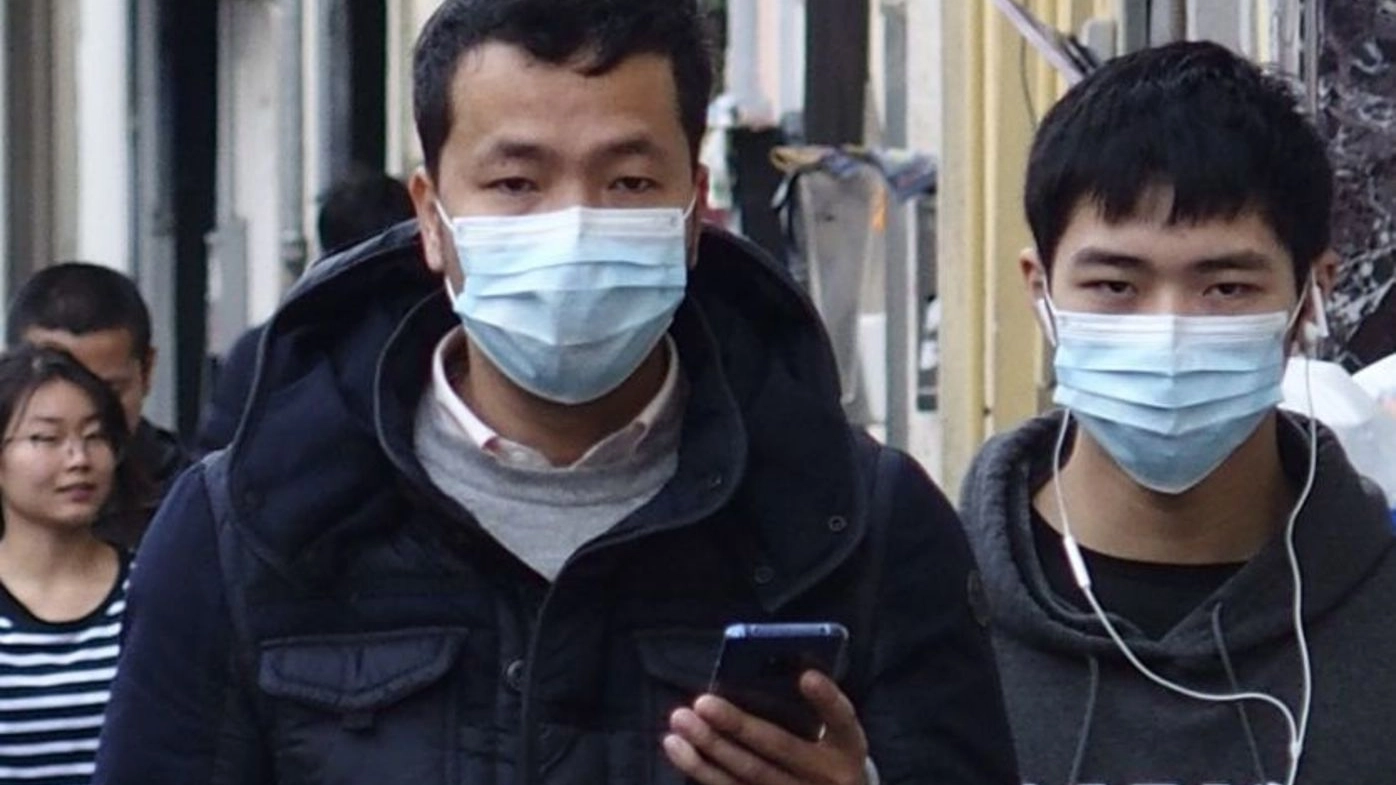 In strada con la mascherina a Chinatown, ma non ci sono casi sospetti in città