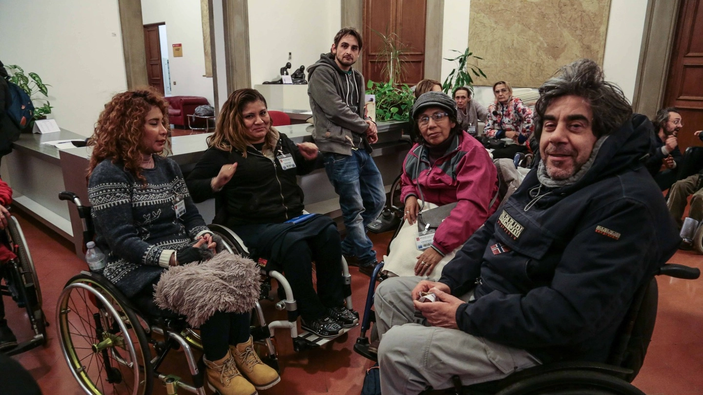 La protesta dei disabili in consiglio regionale (foto Giuseppe Cabras/New Pressphoto)