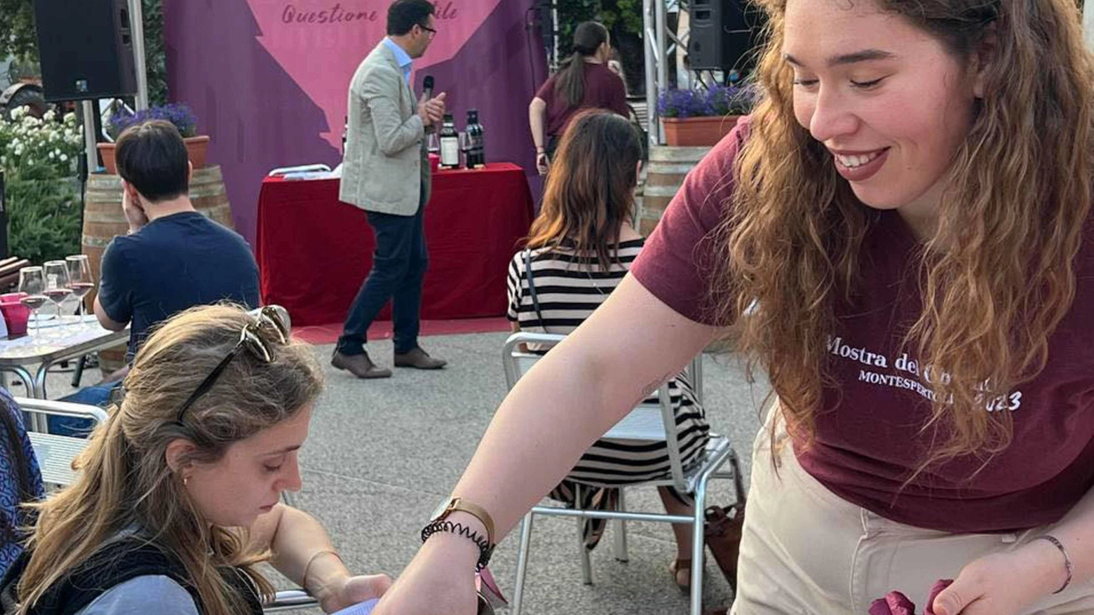 Venduti 4.800 calici La Mostra del Chianti stappa numeri da record Venduti 4.800 calici La Mostra del Chianti stappa numeri da record