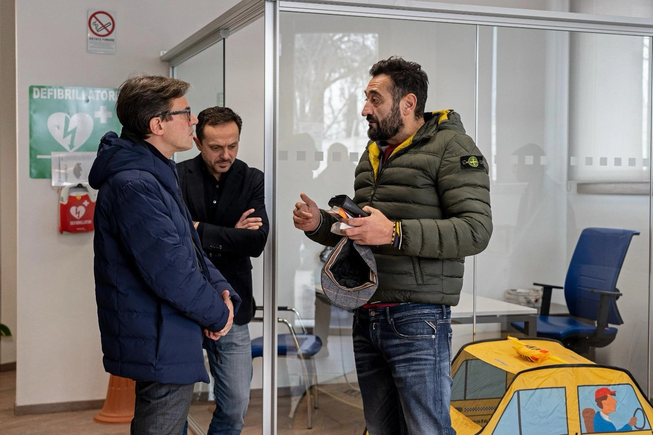 Nardella con il presidente del 4390 Giudici e Gianni, il tassista aggredito